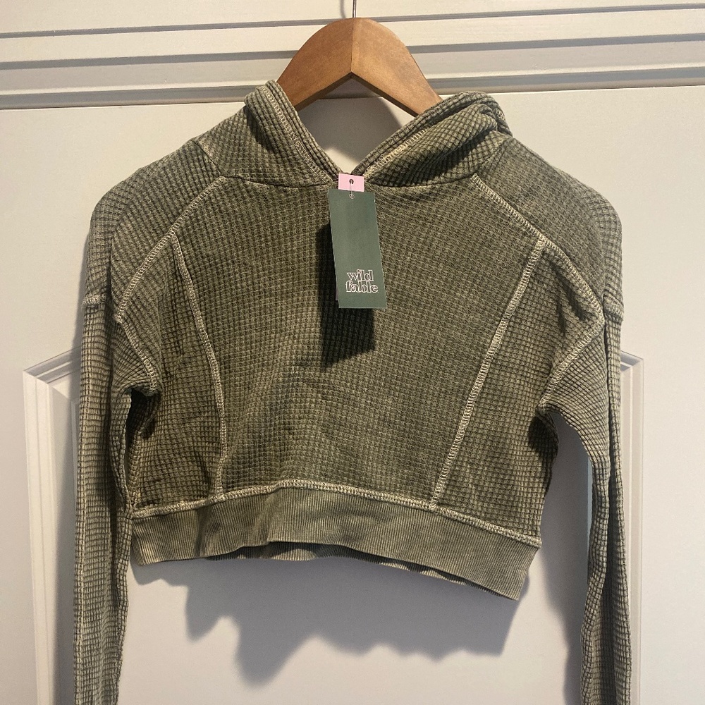 Wild Fable hooded long sleeve crop top